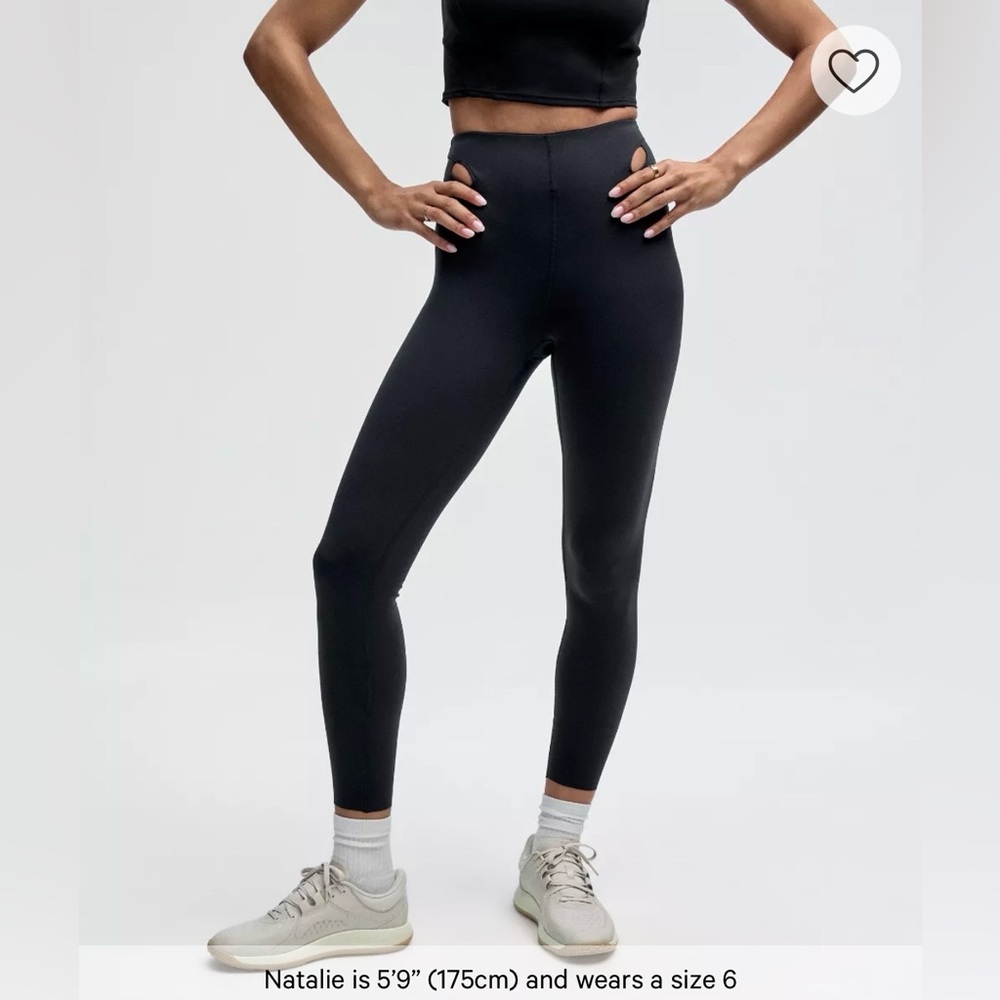 Lululemon Ultralu Cut-Out High-Rise
Tight 25"